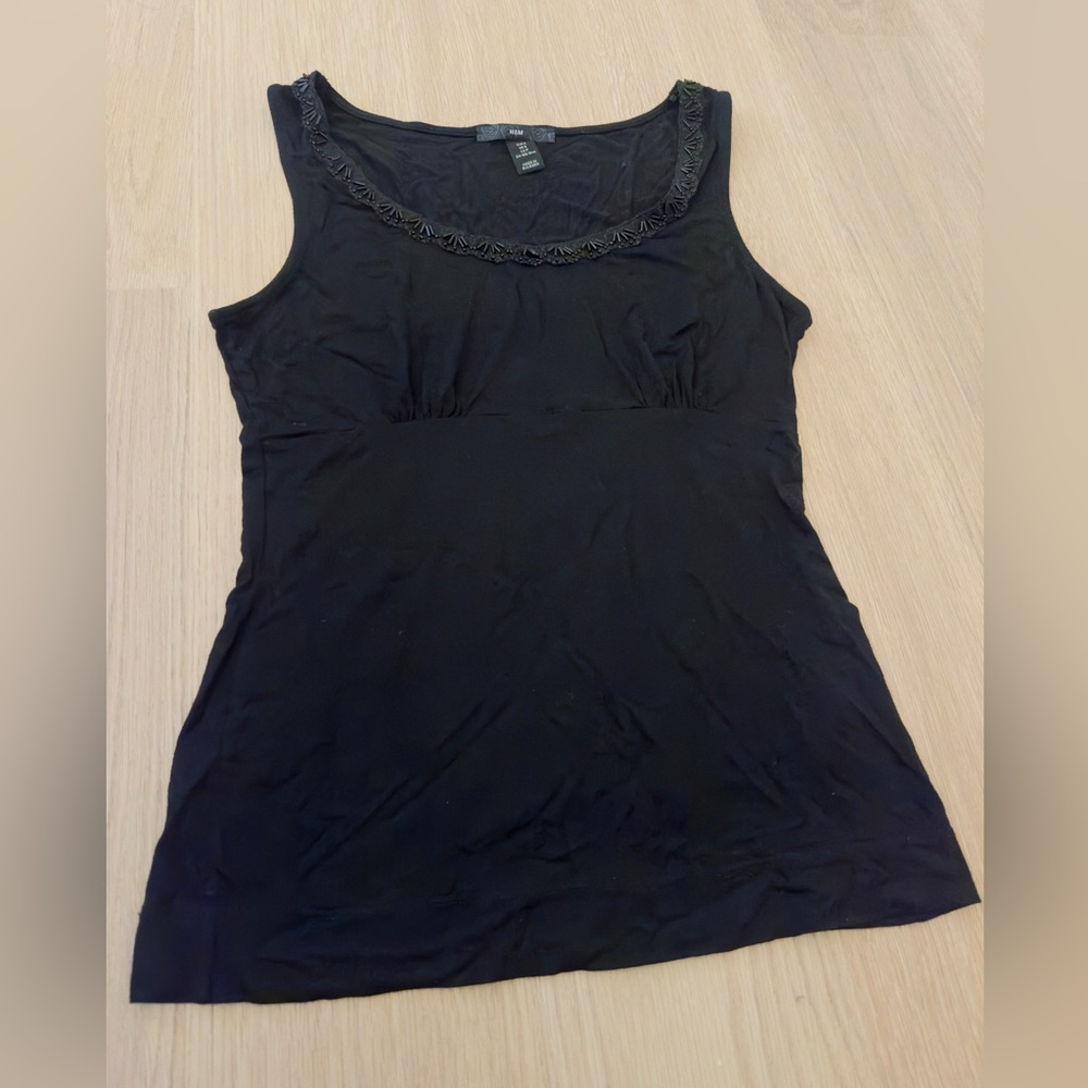 Classic black H&M sleeveless top